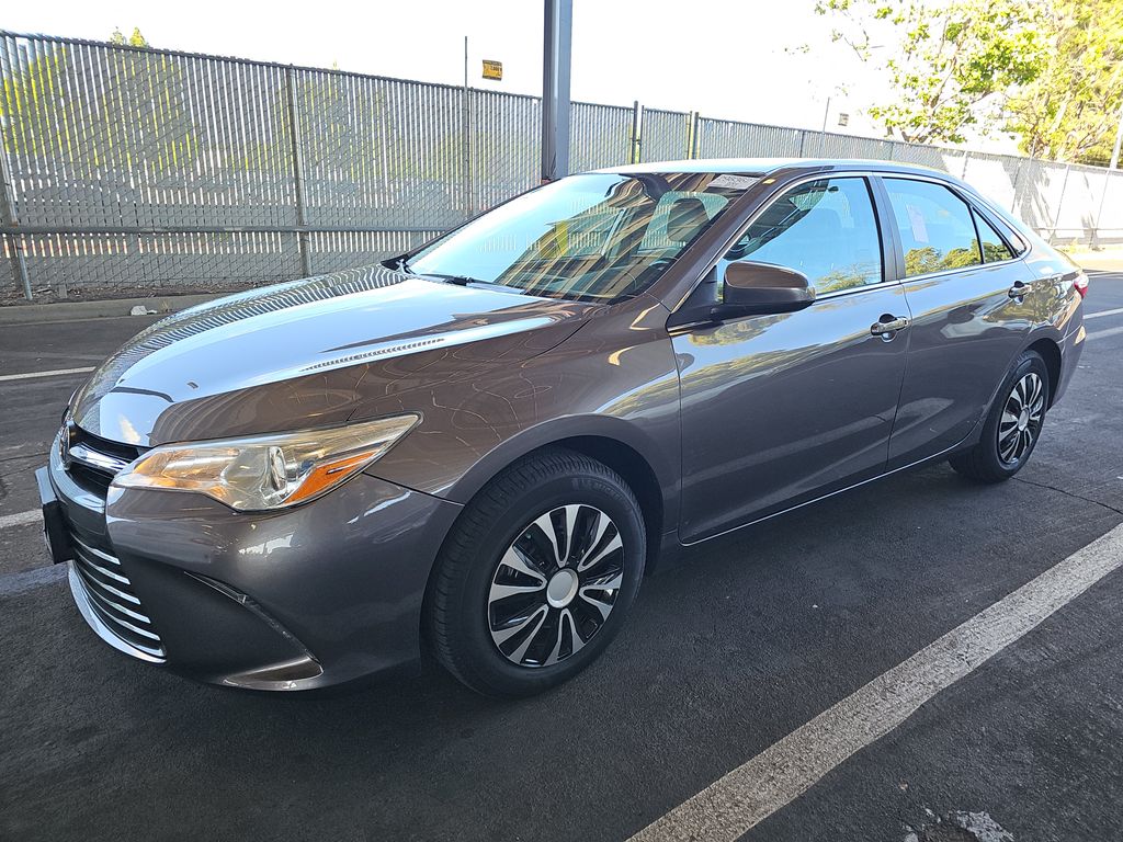 2017 Toyota Camry LE photo