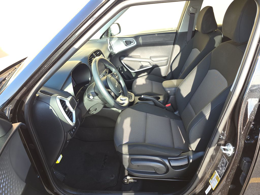 2025 Kia Soul LX photo