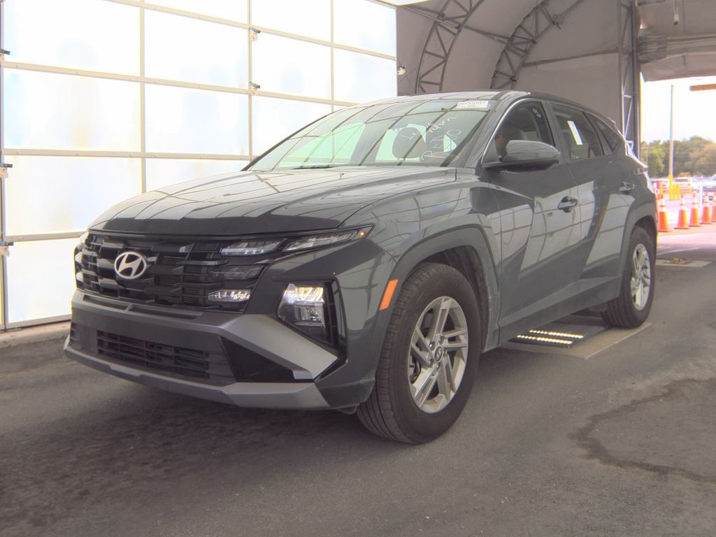2025 Hyundai Tucson SE photo