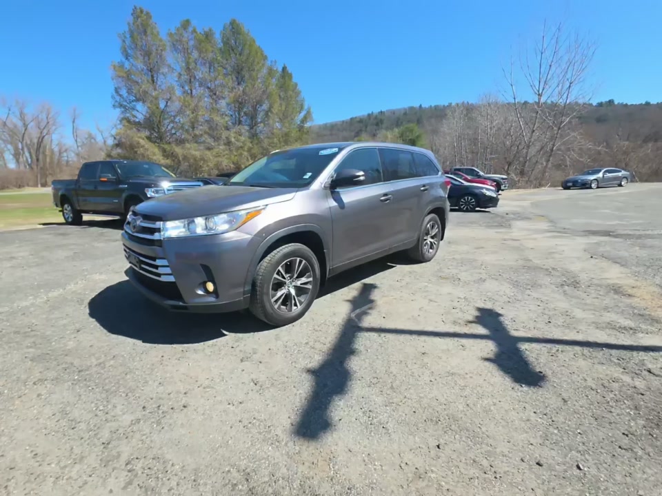 2019 Toyota Highlander LE Plus photo