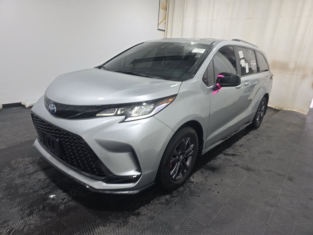 2025 Toyota Sienna XSE photo