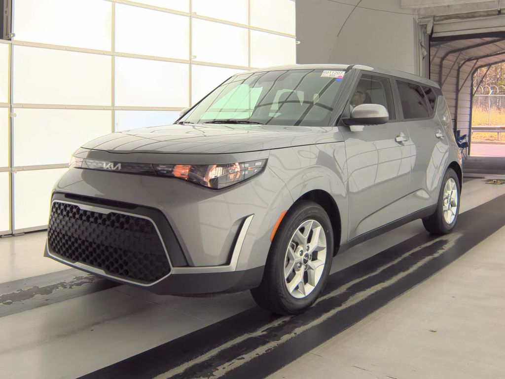 2025 Kia Soul LX photo