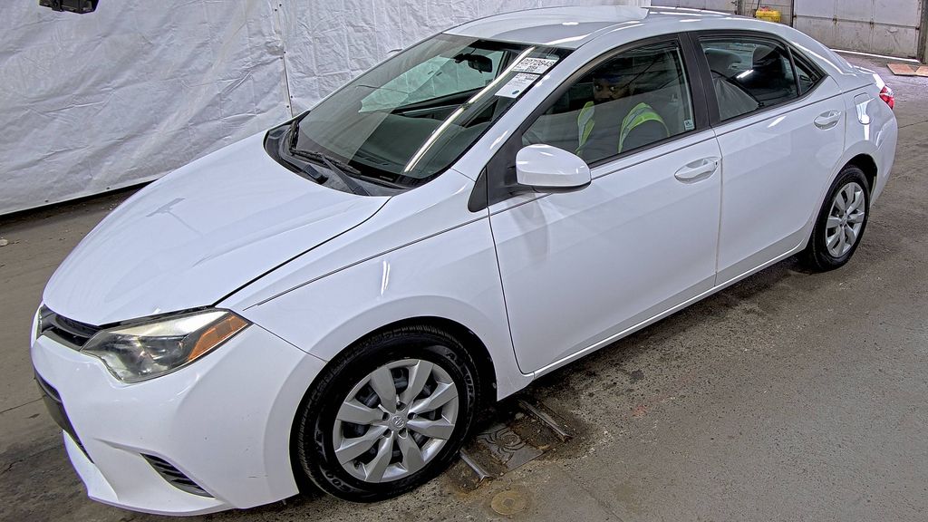2015 Toyota Corolla LE photo