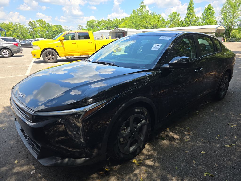 2025 Kia K4 LXS photo
