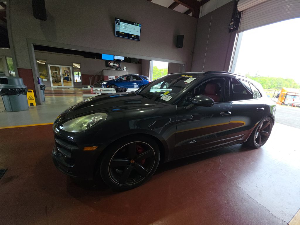 2017 Porsche Macan Turbo photo
