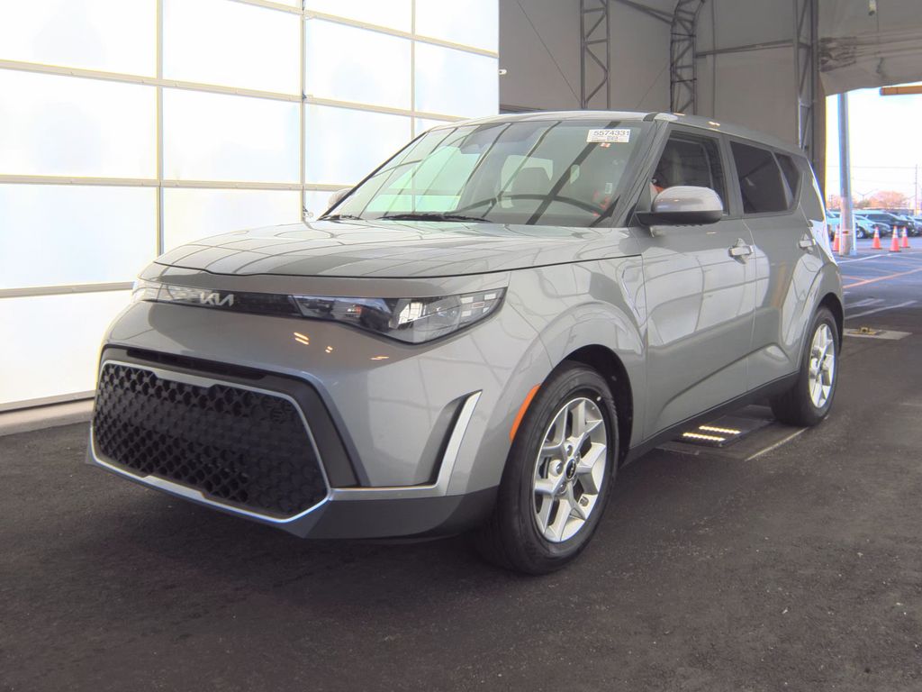 2025 Kia Soul LX photo