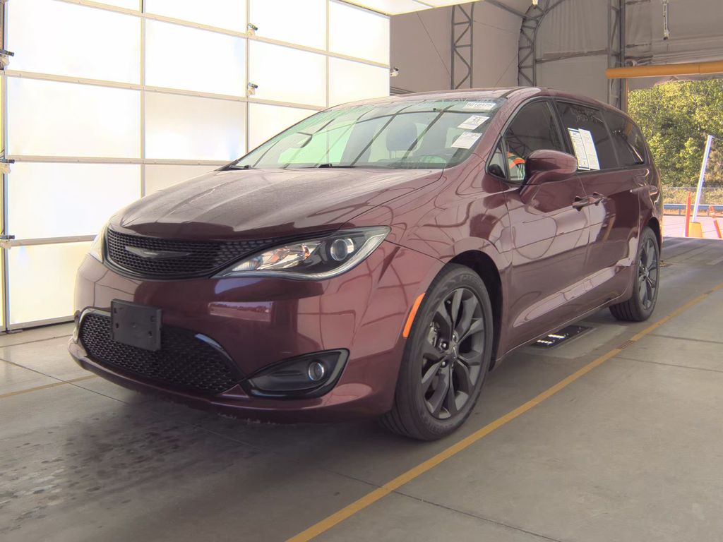 2018 Chrysler Pacifica Tourng PLS photo